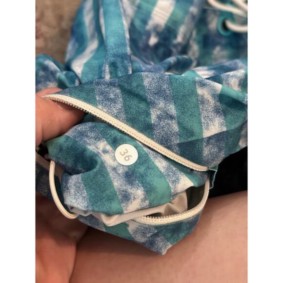 LULULEMON Men's Blue White Stretch Digital Swim Trunks Board Shorts Size 36 - Picture 5 of 5